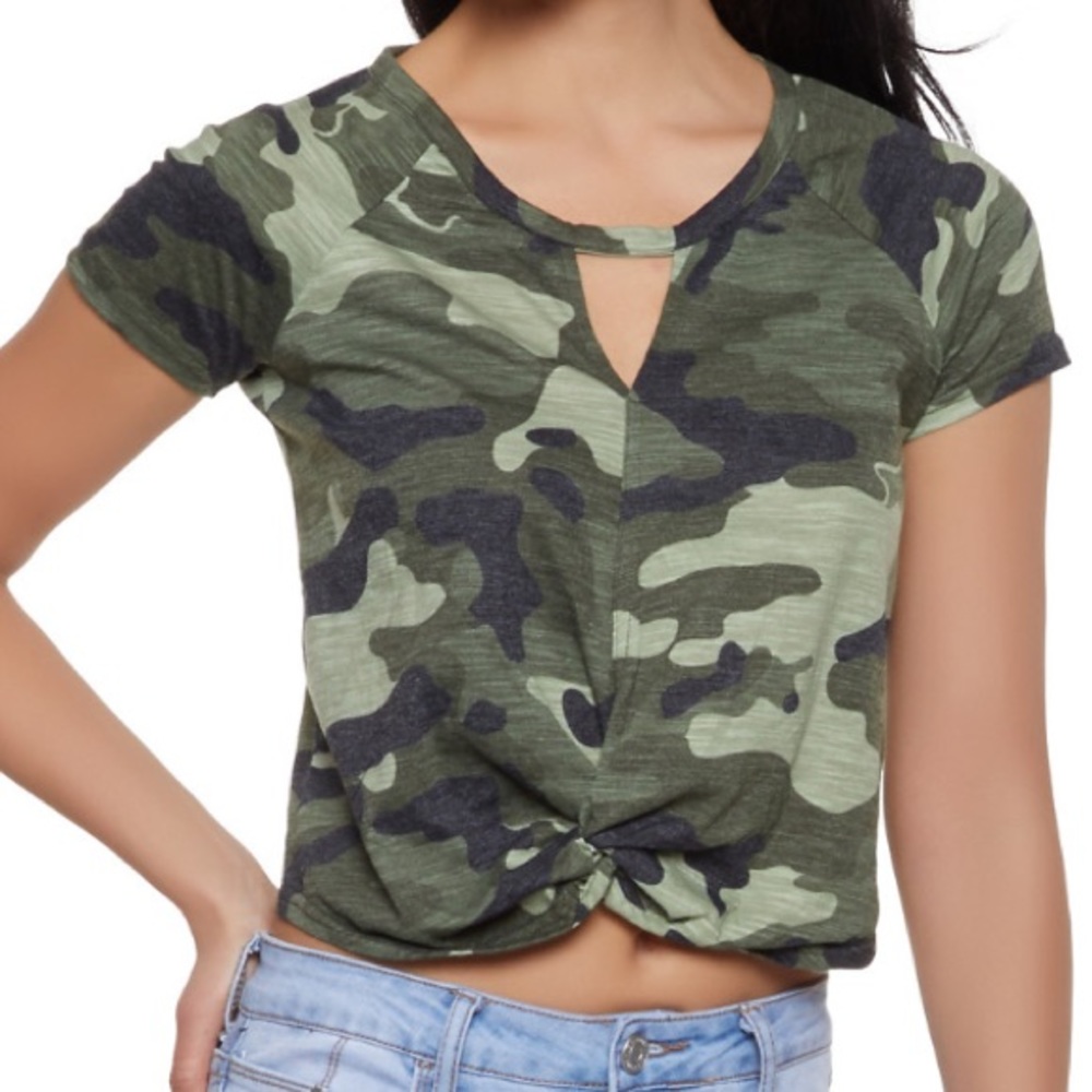 Short Sleeves Keyhole Crop Top Camouflage Pattern
